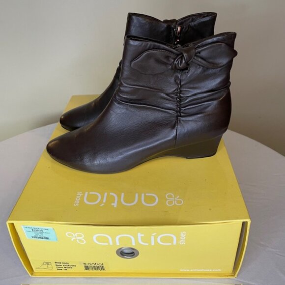 Beautiful Mocha Leather Antia Cindy Ankle Boots.  Cute Bow Detail.  SZ 7 - Picture 1 of 6